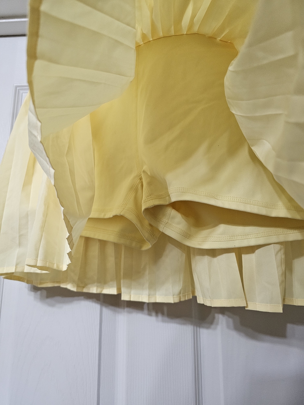 Fabletics Pale Yellow Pleated Tennis Skort - Picture 2 of 5